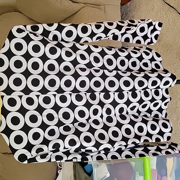 #2950 New york and company size medium ls button up shirt - Picture 4 of 4